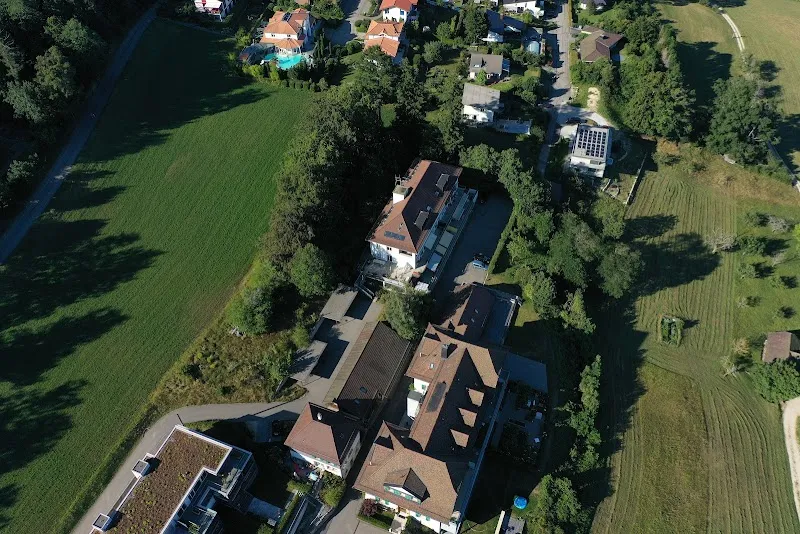 Tierarztpraxis Maison Blanche, Juchli — Tierarzt in Evilard, Bern. Bewertung 4.8/5.