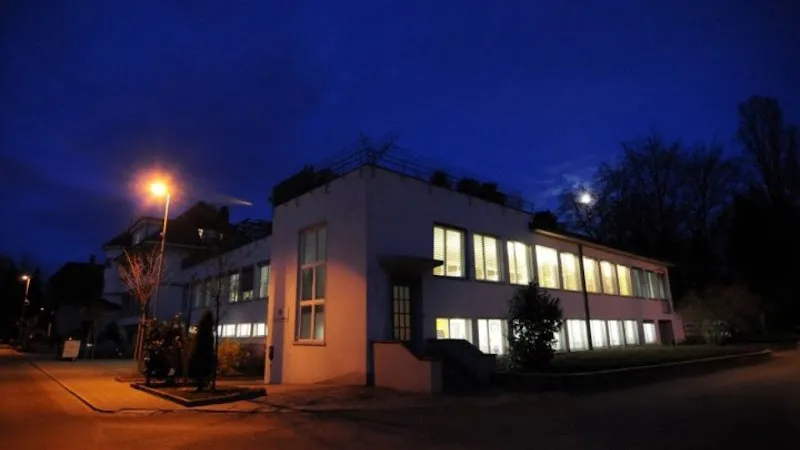 Tiermedizentrum Lyssbach GmbH — Tierarzt in Lyss, Bern. Bewertung 4.7/5.