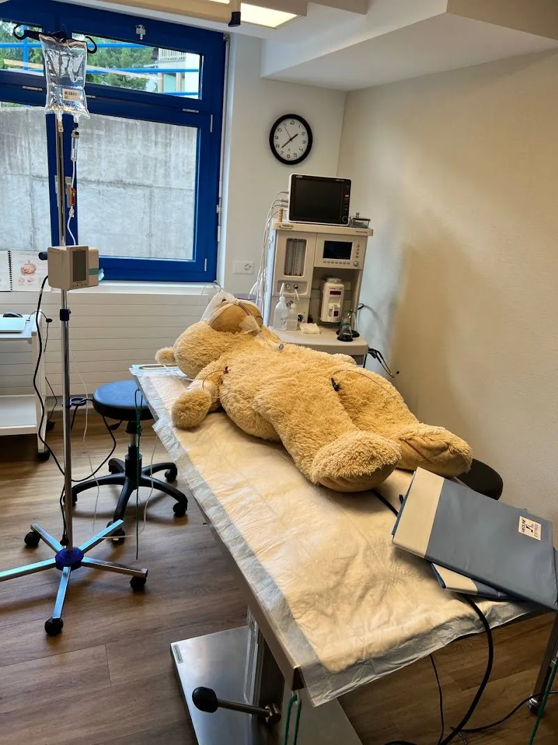 Clinica Alpina — Tierarzt, Celerina/Schlarigna, Graubünden. Foto 2