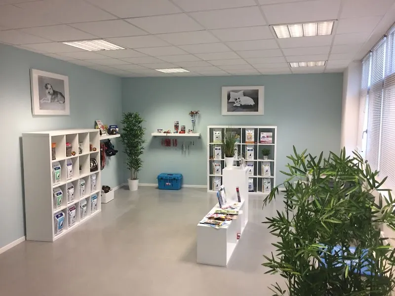 Tierarztpraxis Theus — Vétérinaire, Domat/Ems, Grisons. Foto 3