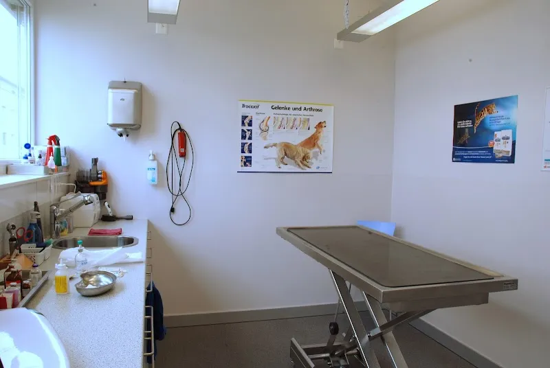 Gross- u. Kleintierpraxis Grünau AG — Veterinarian, Reiden, Lucerne. Foto 2