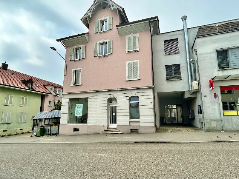 Kleintierpraxis Tiergarten Med.vet. Peter Blaser — Tierarzt in Grenchen, Solothurn. Bewertung 4.8/5.