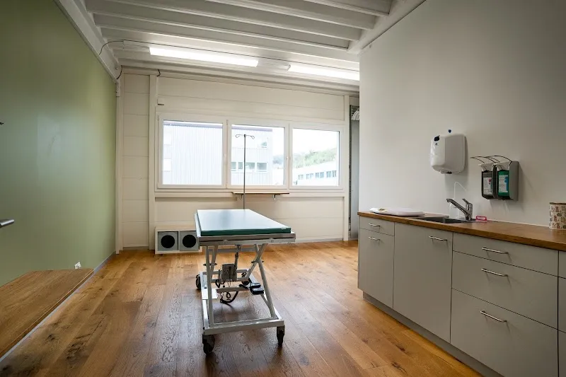 Tierarztpraxis CareVet — Tierarzt in Trimbach, Solothurn. Bewertung 4.9/5.