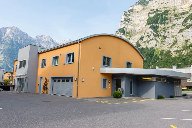 Tierklinik am Kreis AG — Vétérinaire, Netstal, Glaris. Foto 2