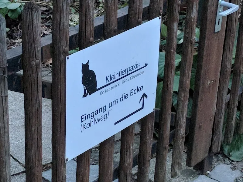 Mrs. Dr. Esther Burri Tierarzt — Tierarzt in Oberrieden, Zürich. Bewertung 4.6/5.