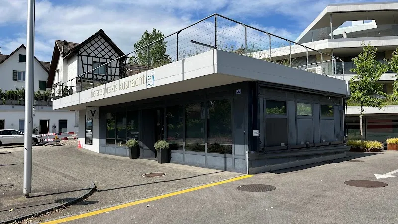 Tierarztpraxis Küsnacht (Zürich) — Tierarzt in Küsnacht, Zürich. Bewertung 4.7/5.