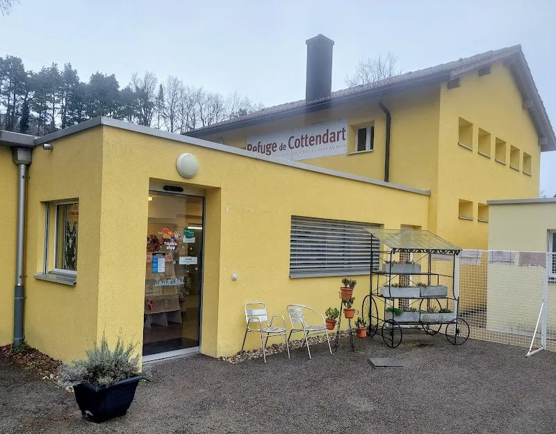 Refuge de Cottendart — Tierheim, Colombier, Neuenburg. Foto 2