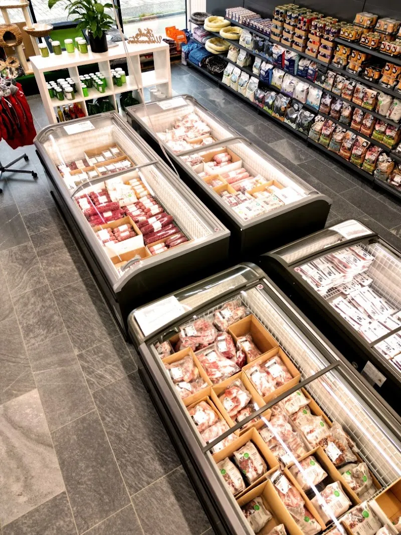 Lucky Shop Tierbedarf Gmbh — Zoofachhandel in Zuzwil, St. Gallen. Bewertung 5.0/5.