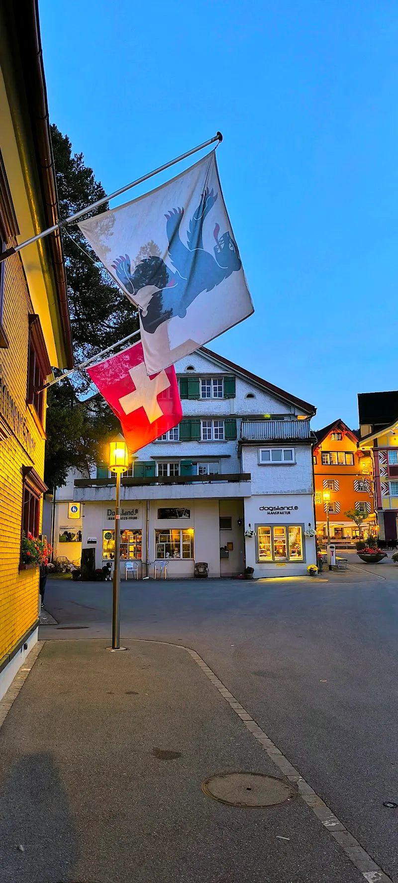 dogsland GmbH — Zoofachhandel in Appenzell, Appenzell Innerrhoden. Bewertung 4.4/5.