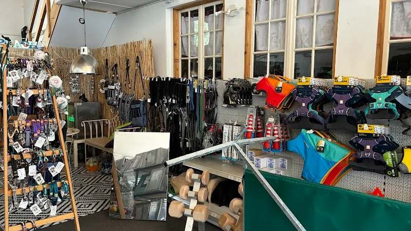 Jacky's Shop Hundeboxen und Zubehör — Zoofachhandel in Brislach, Basel-Landschaft. Bewertung 4.5/5.