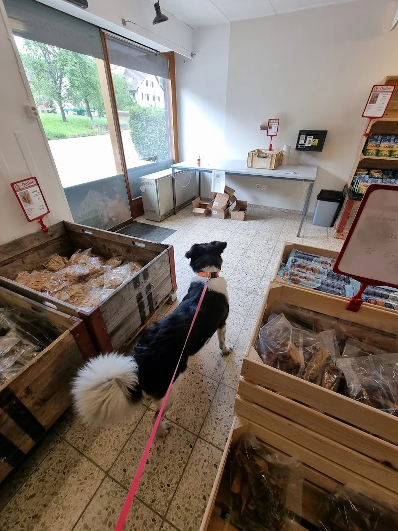 Pet Shop OUTLET - Snacks für Hunde und Katzen (Selbstbedienung 24/7) — Zoofachhandel, Arboldswil, Basel-Landschaft. Foto 2