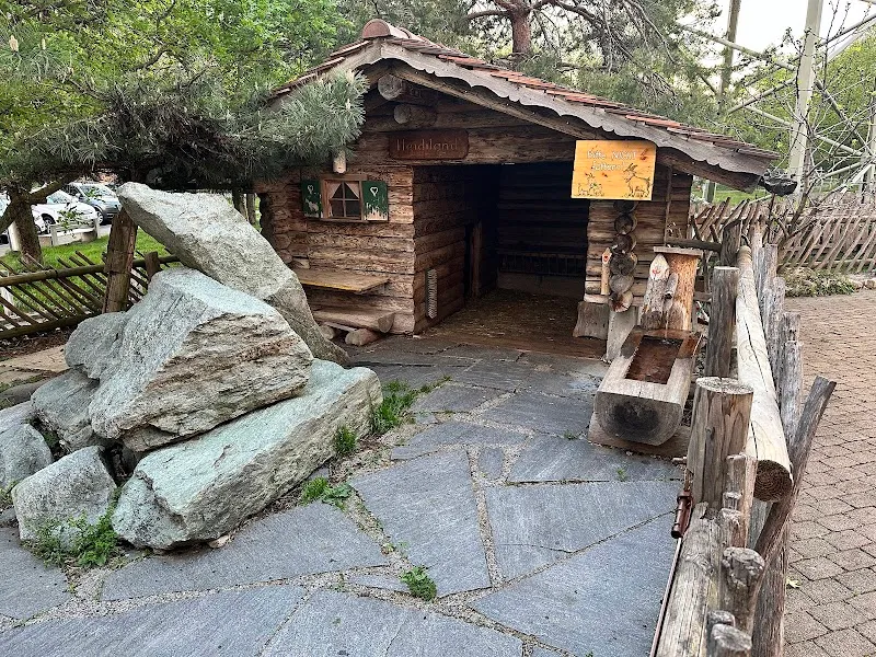 Mini-Zoopark — Zoofachhandel in Landquart, Graubünden. Bewertung 4.4/5.