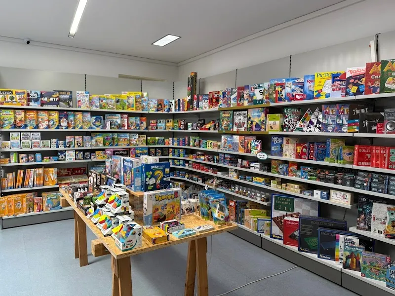 Schmid Papeterie und Spielwaren — Zoofachhandel, Landquart, Graubünden. Foto 2