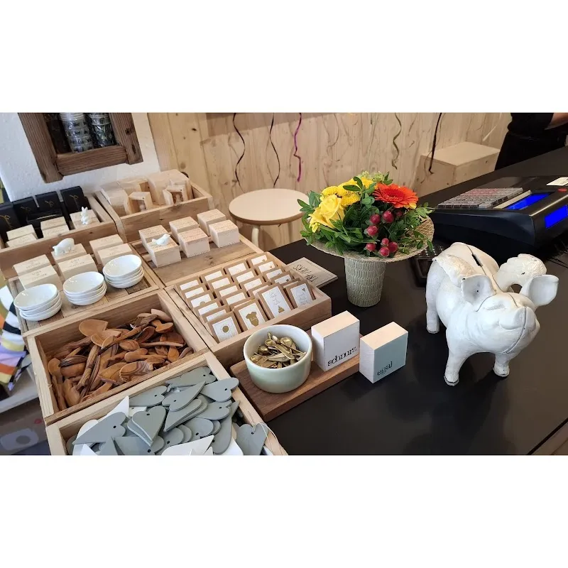 Traviers GmbH — Zoofachhandel, Ilanz/Glion, Graubünden. Foto 3