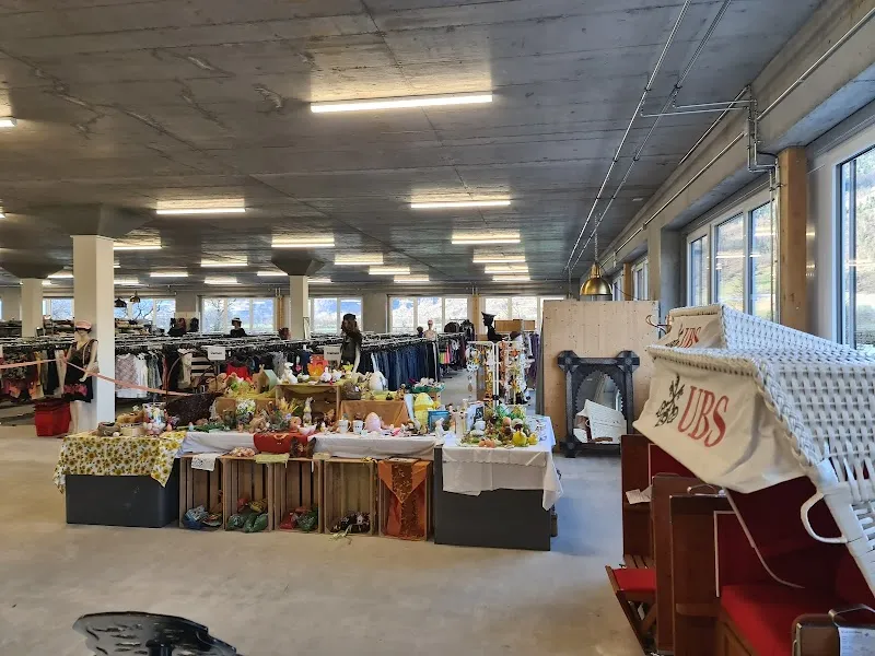 blaukreuz-brocki Landquart — Zoofachhandel, Landquart, Graubünden. Foto 2