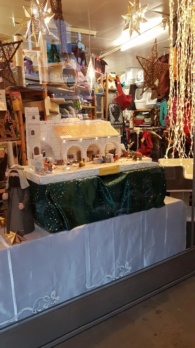 Chez Corinne — Zoofachhandel, Colombier, Neuenburg. Foto 3