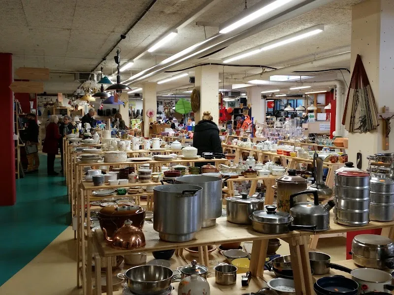 Communauté Emmaüs La Joux-Perret — Animalerie, La Chaux-de-Fonds, Neuchâtel. Foto 2