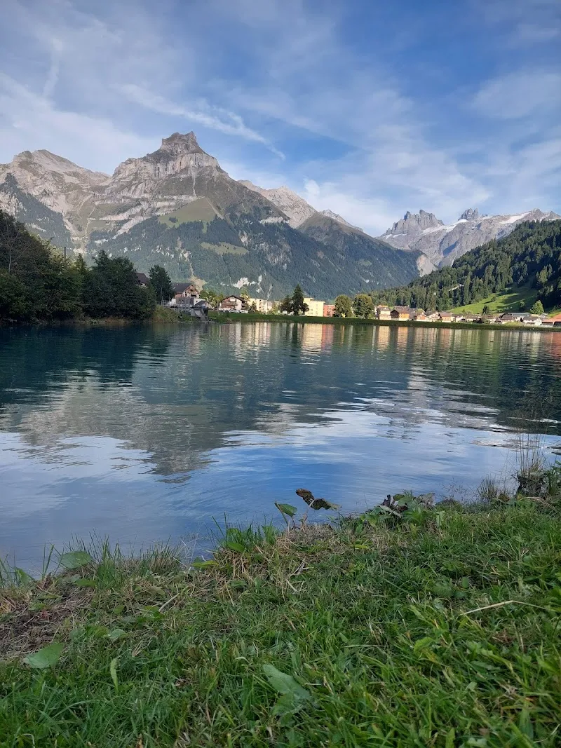 Fischen im Eugenisee — Zoofachhandel, Engelberg, Obwalden. Foto 2