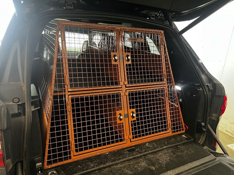 HuBoNaMa GmbH ( Hundeboxen nach Mass ) — Zoofachhandel, Zuzwil, St. Gallen. Foto 2