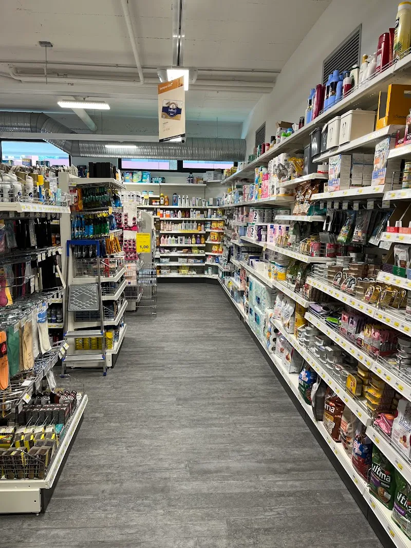 Mondo risparmio — Animalerie, Lugano, Tessin. Foto 2