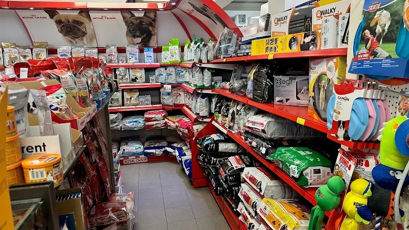 Qua la Zampa di Alessia Milani Termini — Zoofachhandel, Biasca, Tessin. Foto 2
