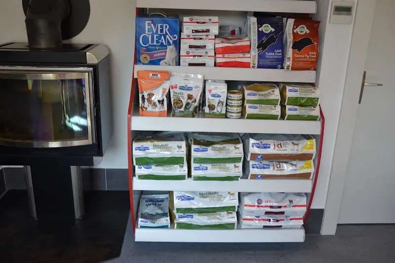 Vente de Nourritures pour les animaux Chiens, Chats et NACs — Zoofachhandel in Echichens, Waadt. 