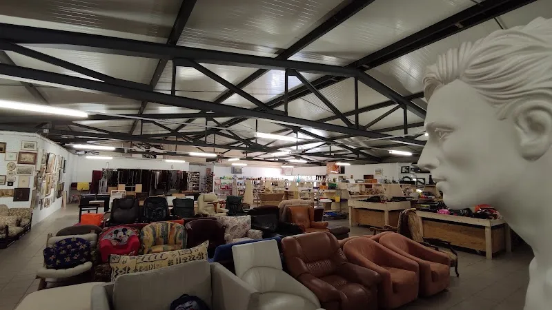 Emmaüs Valais — Zoofachhandel, Sion, Wallis. Foto 2