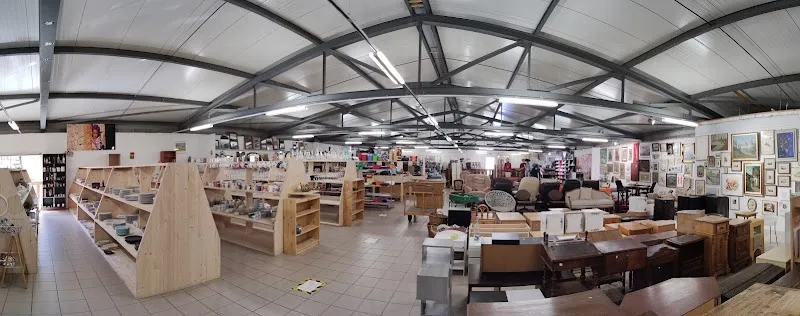 Emmaüs Valais — Zoofachhandel, Sion, Wallis. Foto 3