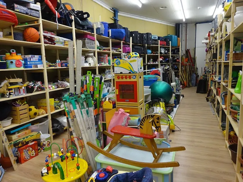 HIOB Grossbrockenstube Secondhand — Animalerie, Brig-Glis, Valais. Foto 3