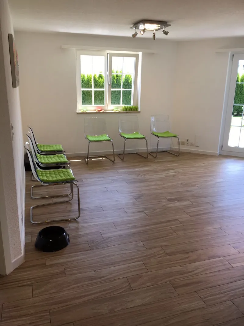 Tierarztpraxis Mahncke, Kleintiermedizin, Bioresonanztherapie für Tier und Mensch — Tierarzt, Giebenach, Basel-Landschaft. Foto 2