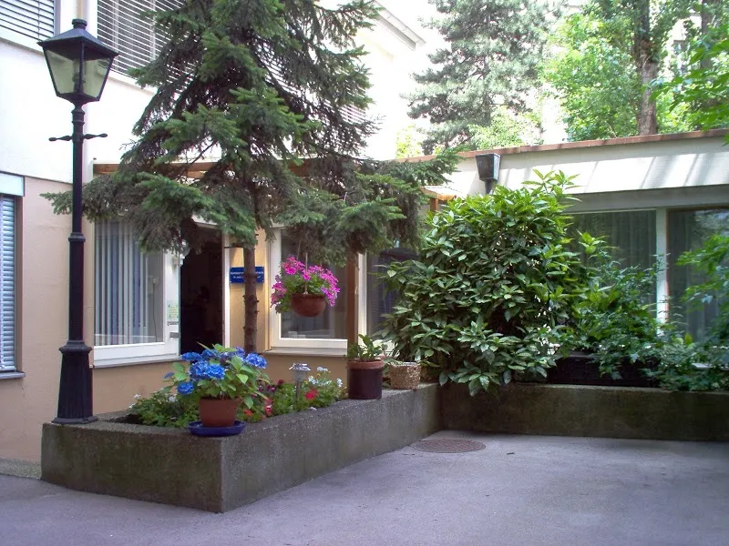 Kleintierpraxis zur Steinenschanze Dr. Tolone — Tierarzt in Basel, Basel-Stadt. Bewertung 4.9/5.